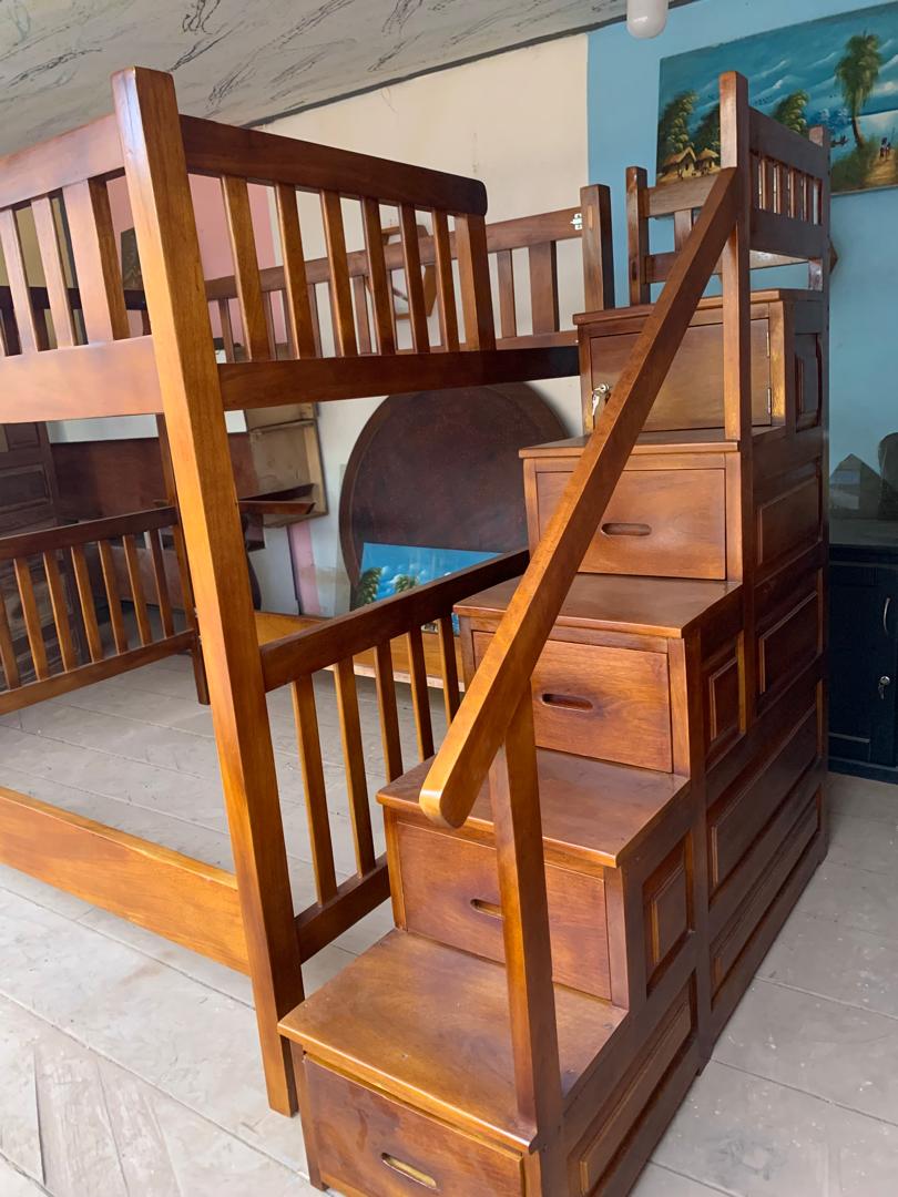 Lit superposé en bois massif avec escalier à tiroirs intégrés