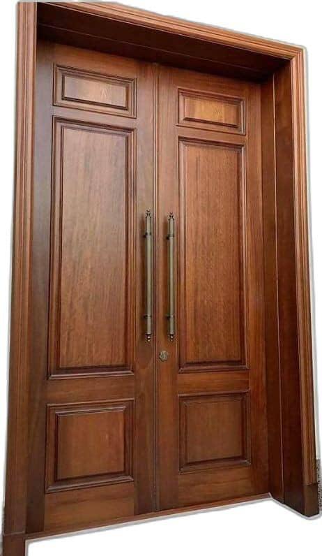Porte double en bois clair à panneaux classiques